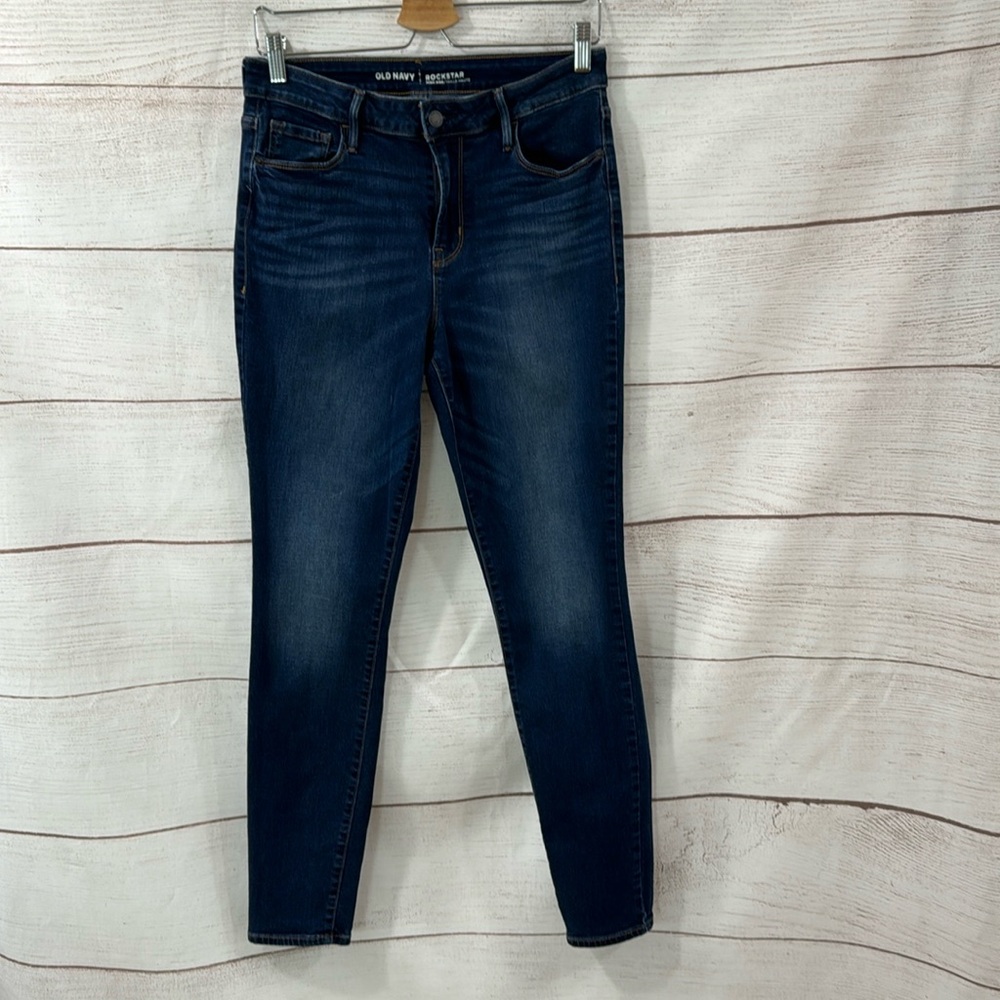 Gently used women’s Old Navy Rockstar High Rise dark denim skinny jeans size 8